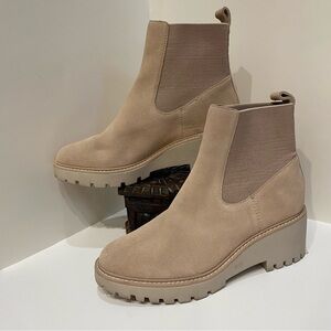 Dolce Vita Hutton Lug Sole Suede Ankle Boot. S ize 9 women
